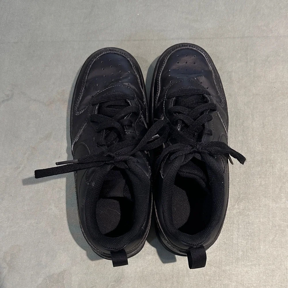 Nike Kids Black Sneakers with Lace-Up Closure Size 6Y
